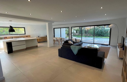 Le Brusc House | Villa 4 chambres, piscine, clim, wifi, 450m plage