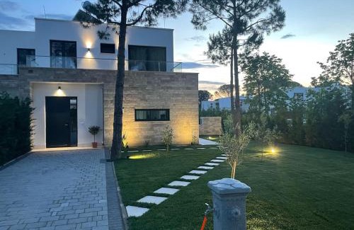 Ishem Villa | Villa 7 SanPietro