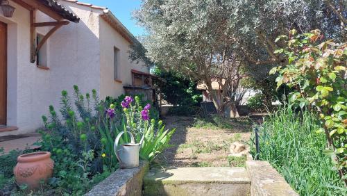 Volx Villa | Villa 80 m2 jardin terrasse 3 chambres Provence