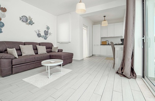 Baia Caddinas Villa | Villa 'Ada' with Sea View, Wi-Fi and Air Conditioning