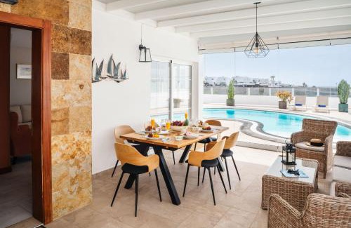 Playa Blanca Villa | VILLA ALAY by Buenavilla