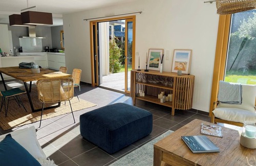 Carnac House | Villa Alegria in Saint Colomban, Pets welcome!