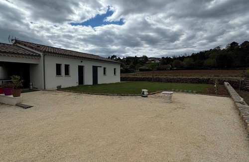 Joyeuse Villa | Villa Alicia, au Calme Avec Piscine et Jacuzzi Privé
