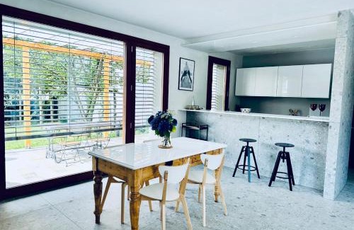 Angera Villa | villa amarena, centralissima giardino e parcheggio