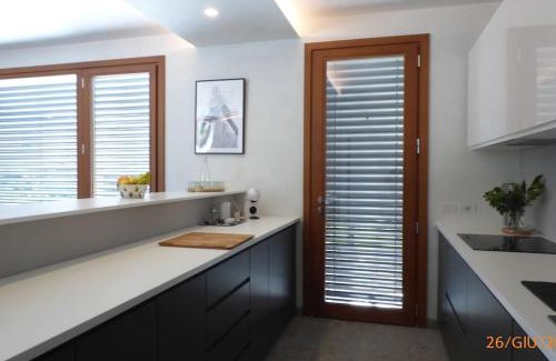 Angera Villa | villa amarena, centralissima giardino e parcheggio