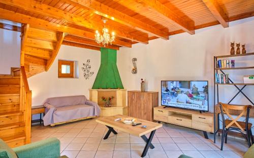 Peroulades Apartment | Villa Amarilda - Private Pool & Garden in Corfu