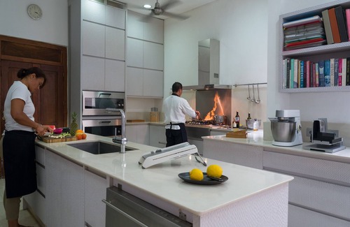 Munggu Villa | Villa Ambra 5BR Tropical Oceanfront Villa At Pererenan Beach