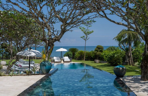 Munggu Villa | Villa Ambra 5BR Tropical Oceanfront Villa At Pererenan Beach