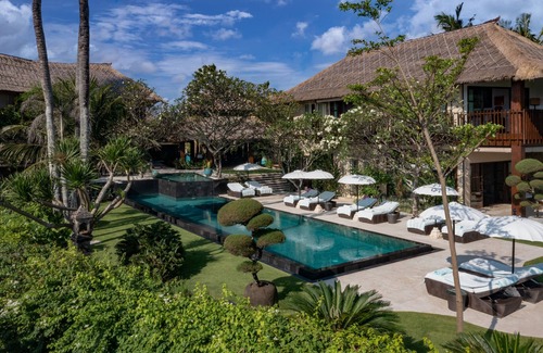 Munggu Villa | Villa Ambra 5BR Tropical Oceanfront Villa At Pererenan Beach