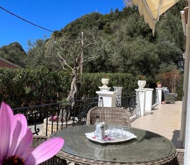 Lakones House | Villa Ampelaki "30 meters to beach"