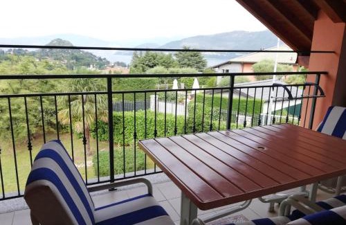 Porto Valtravaglia Apartment | Villa Anna