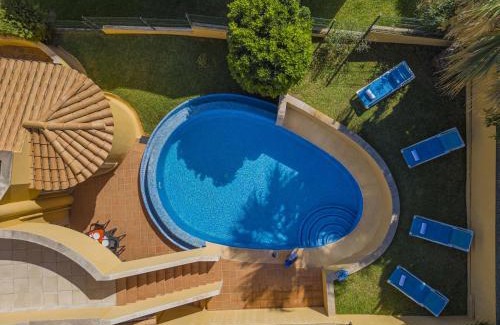 Alcanada Villa | Villa Arata