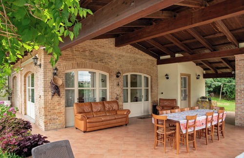 Costigliole d'Asti Villa | Villa 'Arneis' with Shared Pool, Private Terrace and Wi-Fi