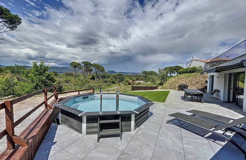 Roquebrune-sur-Argens Villa | Villa au Calme à Proximité de Tout !