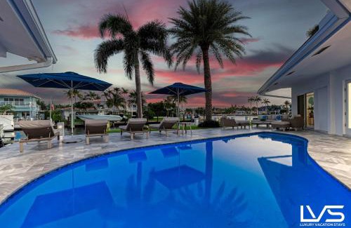 Bermuda Riviera House | Villa Azul Coastal Oasis 5 Min Walk to Beach and Waterfront