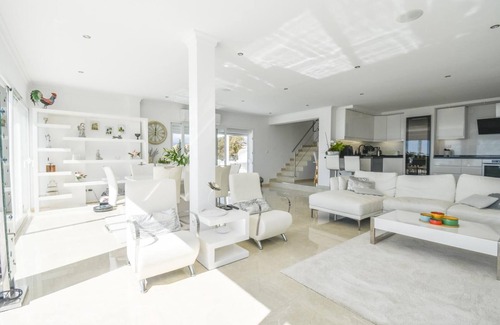 Torreblanca Villa | Villa 'Bali Málaga' with Sea View, Wi-Fi and Air Conditioning