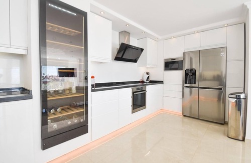Torreblanca Villa | Villa 'Bali Málaga' with Sea View, Wi-Fi and Air Conditioning