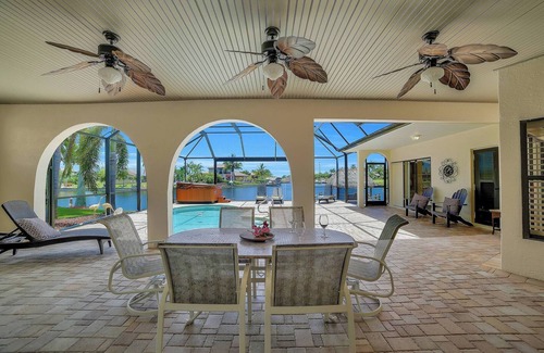 Pelican Ski Chalet | Villa Batavia