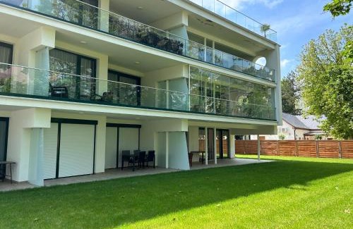 Siofok Aranypart Apartment | Villa Bauhaus Dream Deluxe F