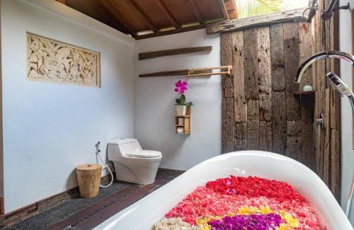 Kedewatan House | Villa Be Bali Hut Farm Stay