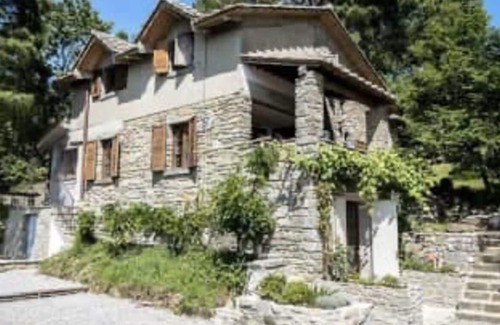 Cortona Cottage | Villa belvedere. Immersa nel verde delle montagne cortonesi