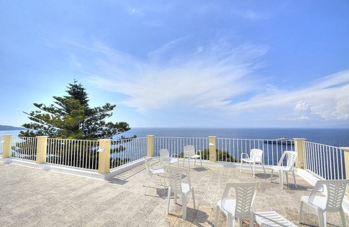 Sant'Agnello Villa | Villa Beniamina: A splendid nineteenth-century two-story historical villa built sheer above the sea, with Free WI-FI.