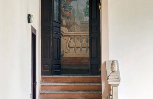 Azzate Apartment | Villa Berla. Frescoed Flat