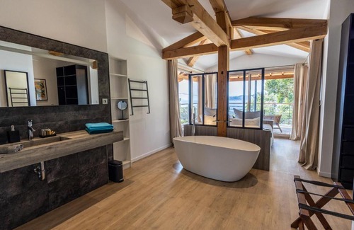 La Croix-Valmer Villa | Villa Blanche Luxury - pieds dans l'eau, piscine chauffée
