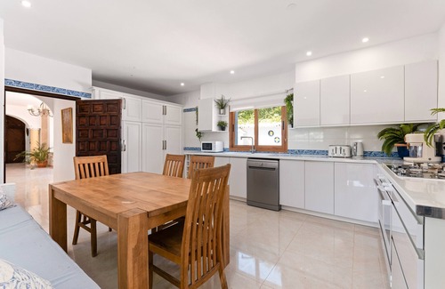 San Pedro de Alcantara Villa | Villa 'Bonita' with Mountain Views, Wi-Fi, and Air Conditioning