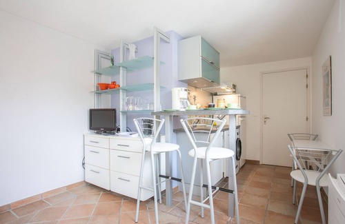 Saint-Raphael Apartment | Villa 'Bonheur' with Private Pool, Wi-Fi and Air Conditioning