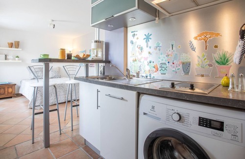 Saint-Raphael Apartment | Villa 'Bonheur' with Private Pool, Wi-Fi and Air Conditioning