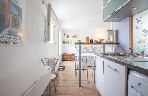 Saint-Raphael Apartment | Villa 'Bonheur' with Private Pool, Wi-Fi and Air Conditioning