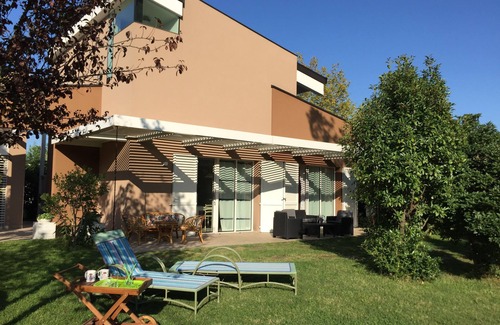 Cagnona Villa | VILLA BROWN - GREEN & SEA, sleeps 6 - Including place on the beach