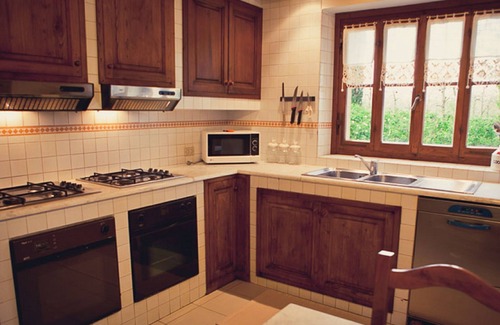 Castiglione del Lago House | Villa by Lake Trasimeno with Scenic Views