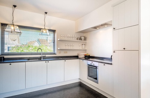 Koksijde-Bad Villa | Villa by the Sea with Jacuzzi