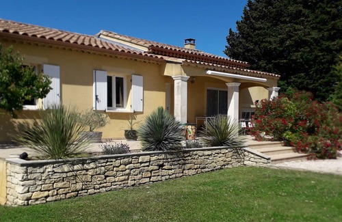 Serignan-du-Comtat House | Villa Calme, Proche de Toutes Commodités à Moins de 300 Mètres du Centre