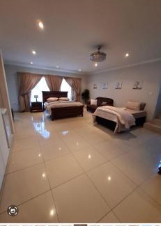 Jan Kempdorp House | Villa Caramia Guest Lodge