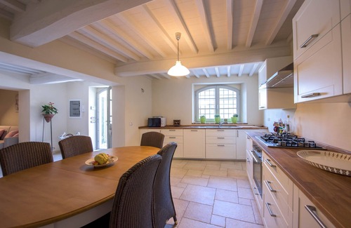 Nocchi Villa | Villa Celestina, 4 double rooms, garden, heated pool, air conditioning, WLAN.