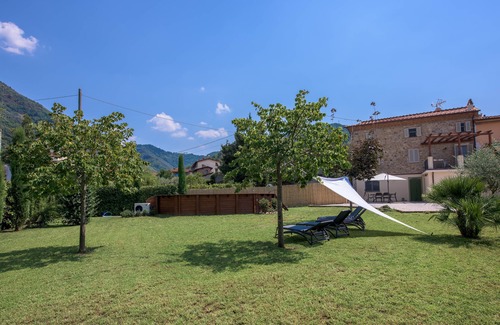 Nocchi Villa | Villa Celestina, 4 double rooms, garden, heated pool, air conditioning, WLAN.