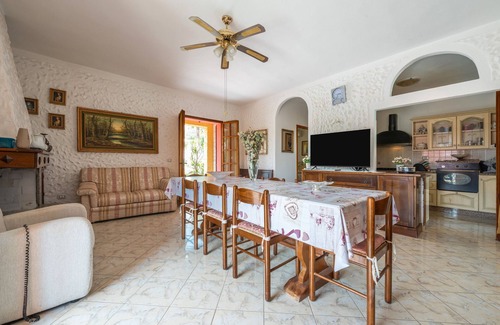 Quartu Sant'Elena Villa | Villa 'Chiara' with Mountain View, Wi-Fi and Air Conditioning