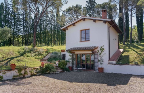Chiocchio Villa | Villa Claro Chianti "il Cipresso" barn with use of pool 7 beds