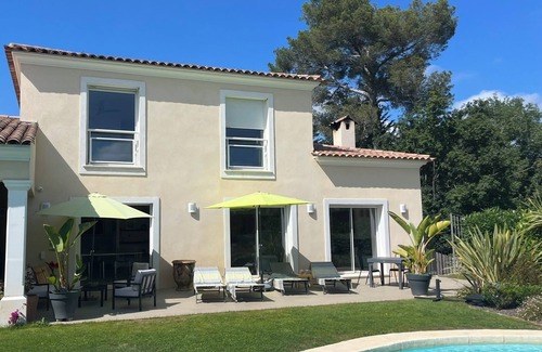 Roquefort-les-Pins Villa | Villa Contemporaine Lumineuse au Calme Avec Piscine