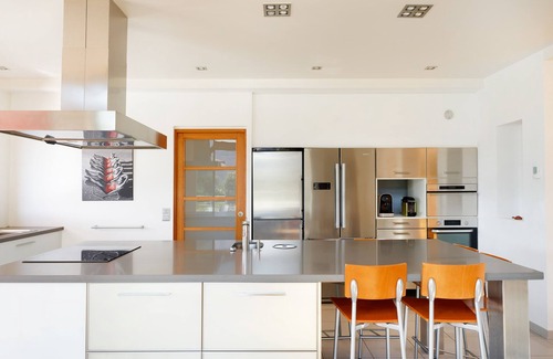 Urrugne House | Villa D'architecte d'Urrugne with Mountina View, Private Pool & Wi-Fi