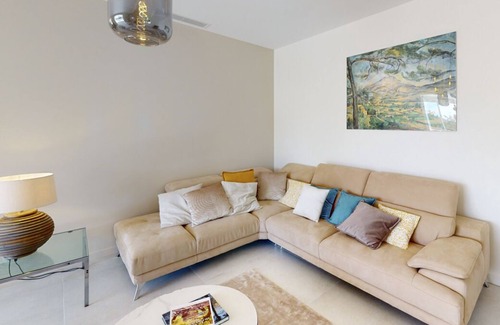 Fayence Villa | Villa De L'Ourse - Five Bedroom Villa, Sleeps 12