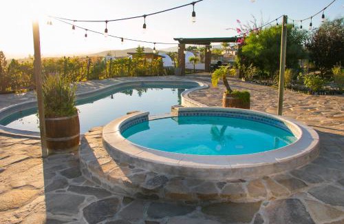 San Antonio de las Minas Villa | Villa de La Rosa with Pool & BBQ Area Wine Country