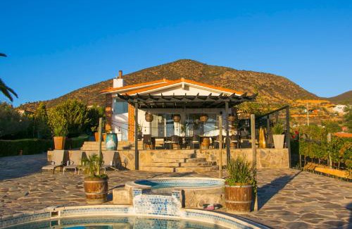 San Antonio de las Minas Villa | Villa de La Rosa with Pool & BBQ Area Wine Country