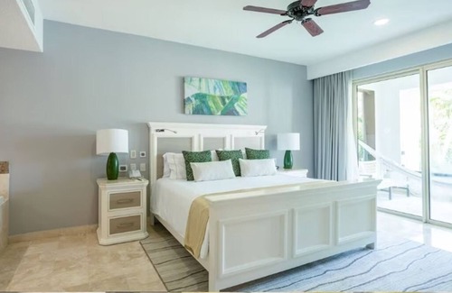 Downtown Cancun Resort | Villa Del Palmar Cancun Luxury Beach Resort & Spa One Bedroom - Room Only.