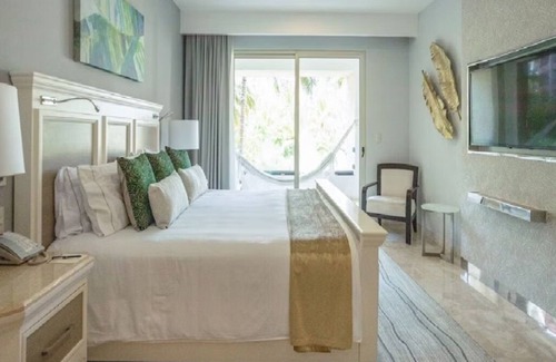 Downtown Cancun Resort | Villa Del Palmar Cancun Luxury Beach Resort & Spa One Bedroom - Room Only.