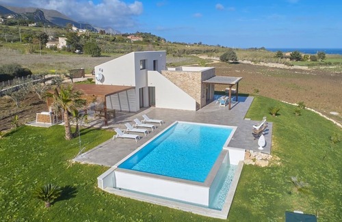 Scopello Villa | VILLA DELLA PIGNA with 4 rooms with a semi infinity pool and sea view in Scopello.