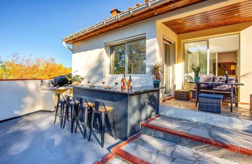 Laroque-des-Alberes Villa | Villa des Alberes by Villa Plus
